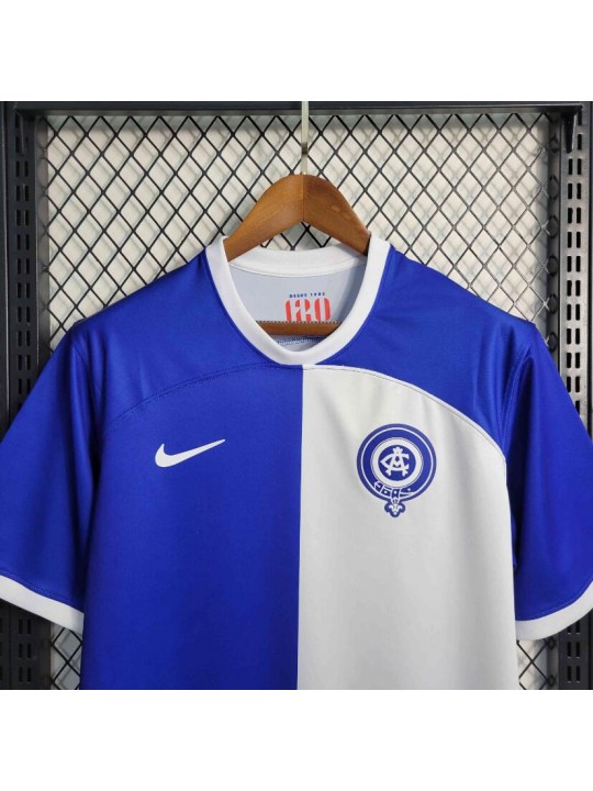 camiseta y la nueva ropa azul y blanca del Atlético de Madrid por su 120 aniversario